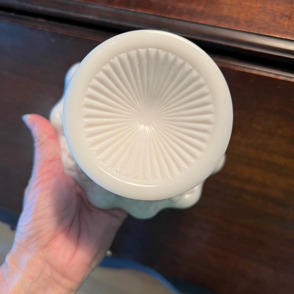 Set of 2  vintage westmorland Milk glass compotes small - Picture 3 of 5